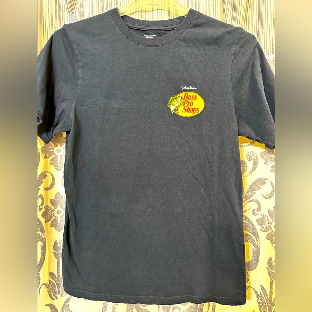 EUC Bass Pro Shops Black Short Sleeve Tee with Logo Size‎ M